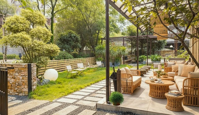 Heinemann’s Guest House— With Jacuzzi & Local Family vibes