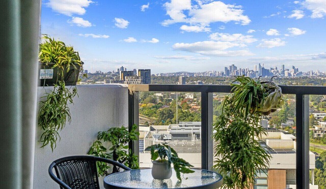High level urban retreat in Macquarie Park