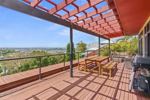 Hilltop Hideaway Merewether Family Escape