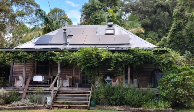 Historical 150 year old Timber Cabin at Kangaroo Valley - 100% Sustainable
