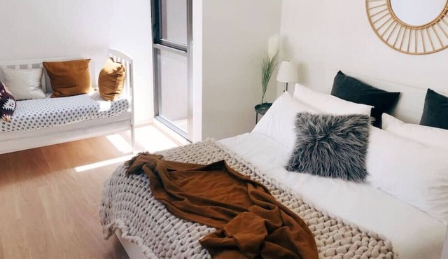 Holiday home /Hurstville/close to station/airport