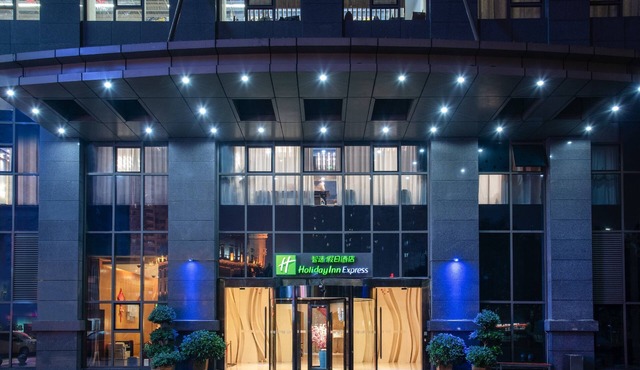 Holiday Inn Express Chongqing Guanyinqiao by IHG