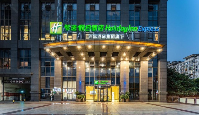 Holiday Inn Express Chongqing Guanyinqiao by IHG