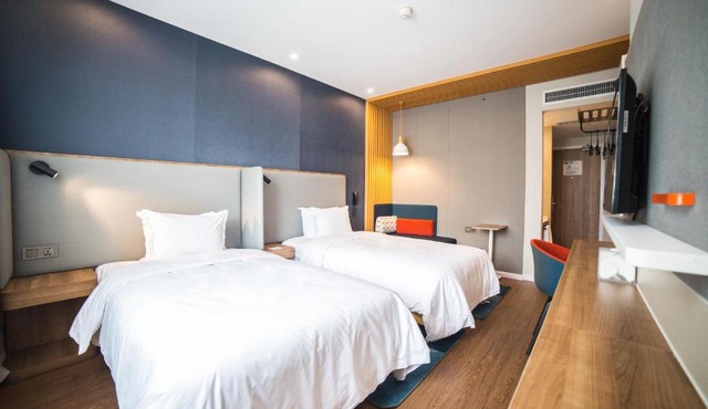 Holiday Inn Express Nanjing Xuanwu Lake by IHG