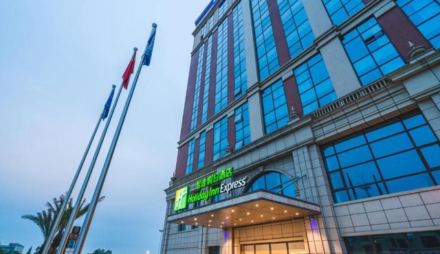 Holiday Inn Express Pengzhou Downtown by IHG