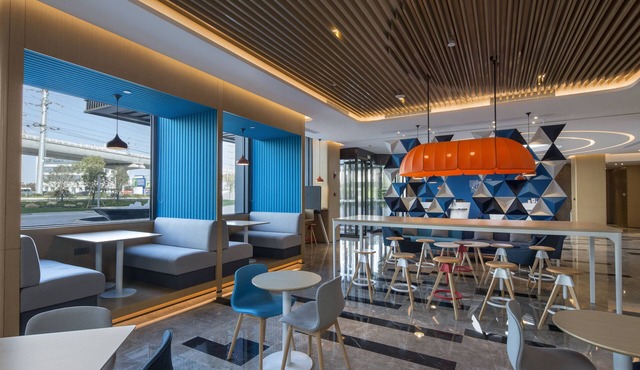 Holiday Inn Express Shanghai Kangqiao by IHG