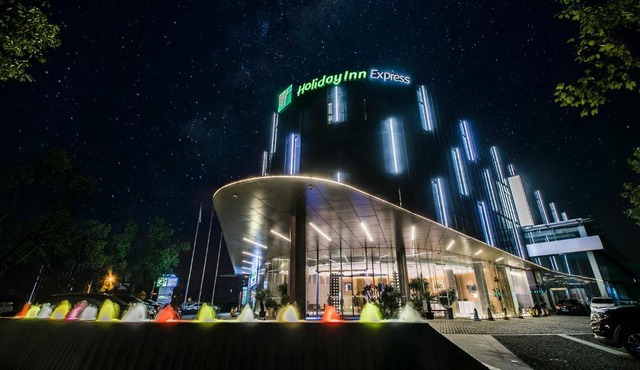 Holiday Inn Express Shanghai Songjiang Fangta by IHG
