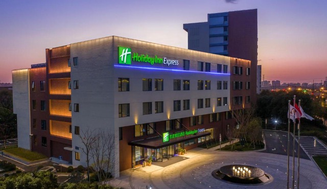 Holiday Inn Express Shanghai Kangqiao by IHG