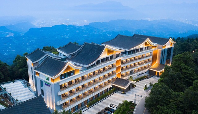 Holiday Inn Resort Mengding Mountain by IHG