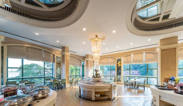 Holiday Inn Riverside Wuhan by IHG