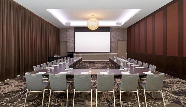Holiday Inn Warwick Farm by IHG