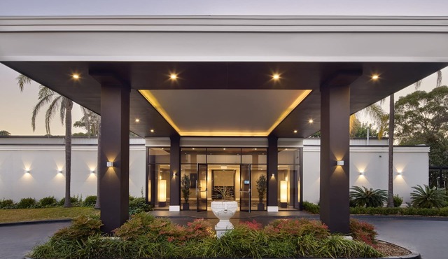 Holiday Inn Warwick Farm by IHG