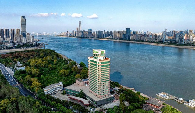 Holiday Inn Wuhan Riverside by IHG