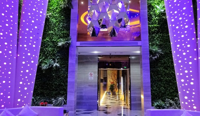 Holiday Villa Hotel & Residence