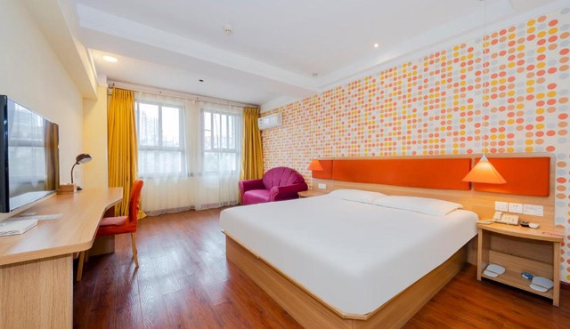 Home Inn Chongqing Lianglukou Station