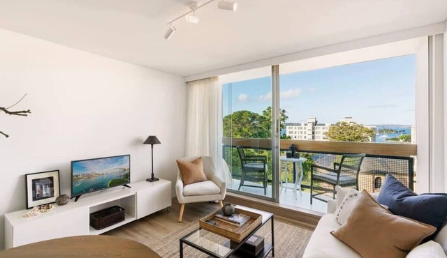 Home with a View + Pool and Roof Terrace Garden