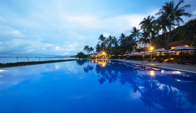 Hon Rom Central Beach Resort