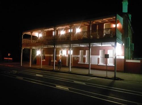 Honeysuckle Inn - Violet Town