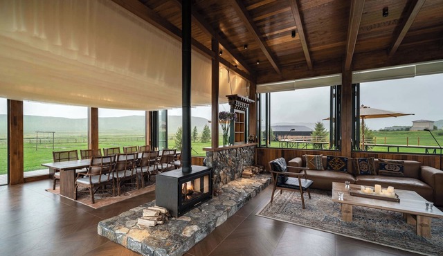 Hongyuan Weilu Nomadic Luxury Camp