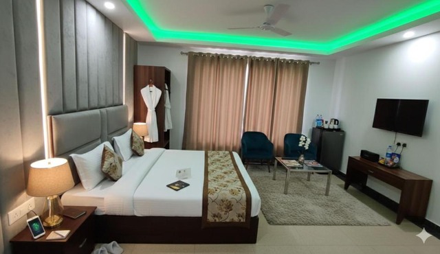 Hotel Marina Premium Near IGI Airport Delhi