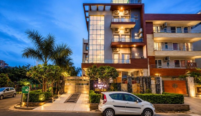 Hotel Vibe Blue Sec 70, Near Kailash Hospital & Sec 61 -52 Metro