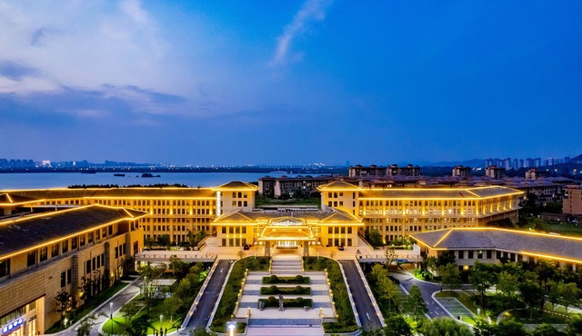 Howard Johnson Lakeview Hotel Huaibei