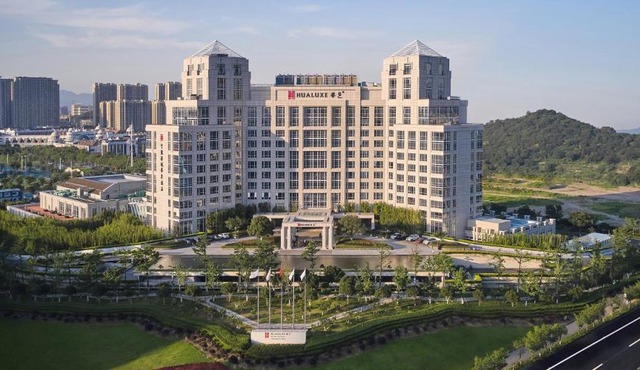 HUALUXE Ningbo Harbor City