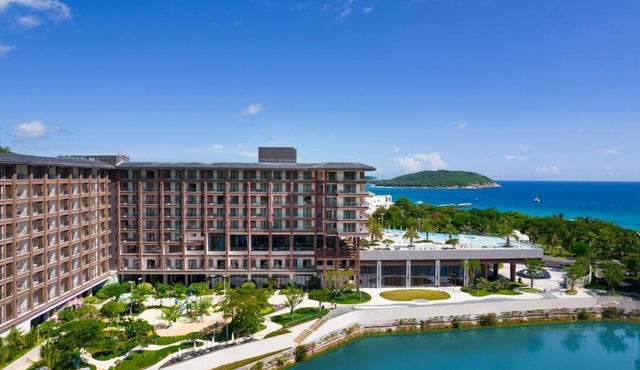 HUALUXE Sanya Yalong Bay Resort