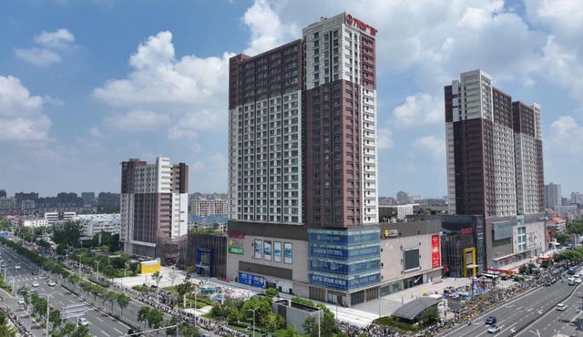 Huayue Apartment Hotel - Shanghai & Metro Line 18 Zhoupu Station华悦酒店上海浦东万达广场店