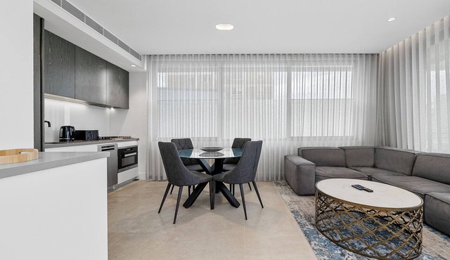 Inviting 2BR Unit w/Parking near Coogee Beach