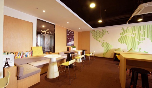 IU Hotel Chongzhou Qinhe Square