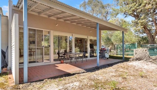 Ivanhoe - Waterfront Retreat: Secluded lodges perfect for nature lovers