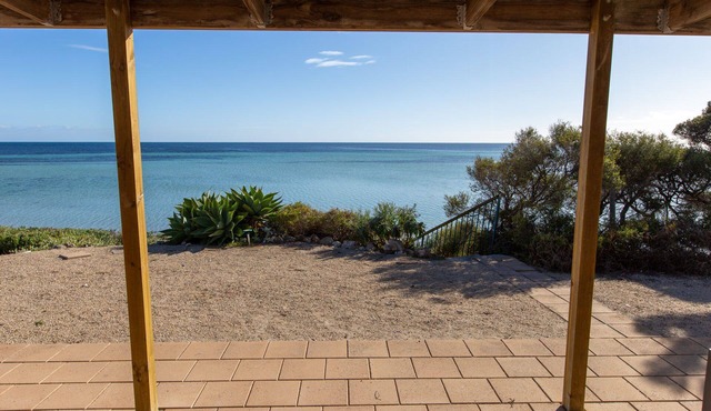 Jacob's Place - Absolute Beachfront Off peak special!
