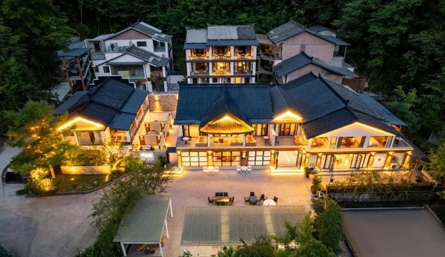 Jade Peak Hot Spring Villa