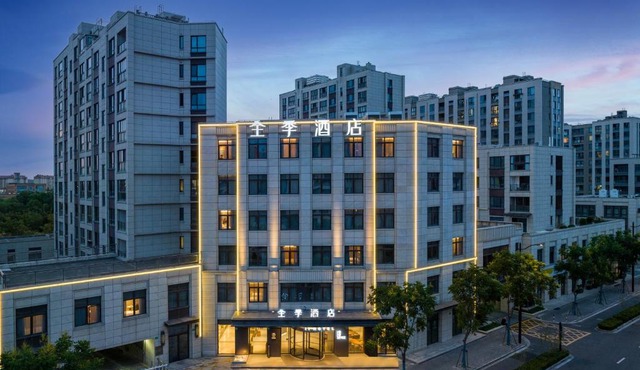 JI Hotel Shanghai Dishui Lake Subway Station
