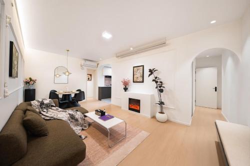 嘉发3店5F-Mayhome B&B-near the Bund and Nanjing West Road People Square with 3 bedrooms-4 beds elevator apart ment and Nearby West Nanjing Road Metro