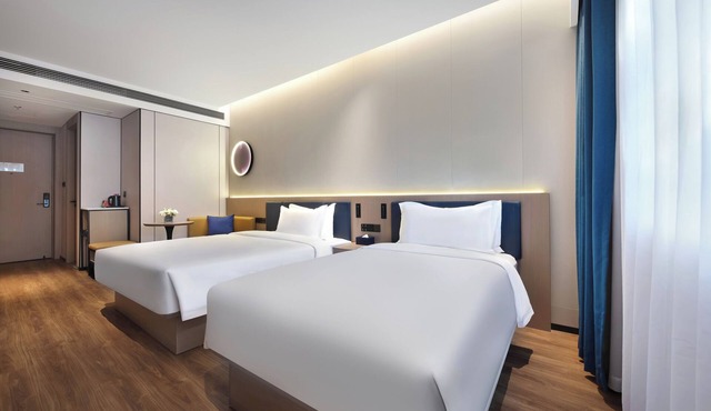 Jinglai Zhenxuan Shanghai Tongji Hospital Xincun Road Subway Station Hotel