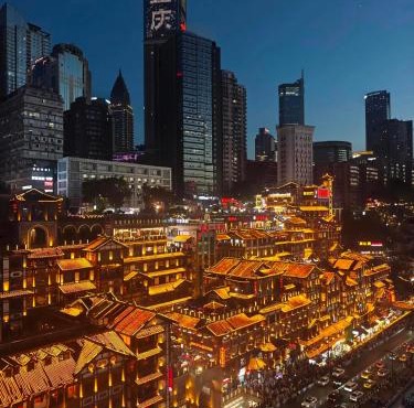 Kaboting Hotel Chongqing Prime Location Near Jiefangbei & Hongya Cave, 1 Minute Walk to Metro, Ideal for International Guests,Free Self-Service Laundry, Free High-Speed WiFi,Free Chinese Tea, Free Travel Advice