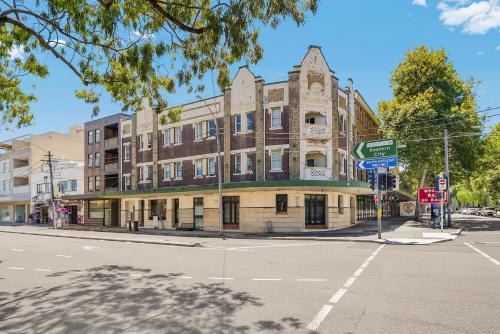 Kahlo Alexandria - Stylish 2 bdrm Walk to Train