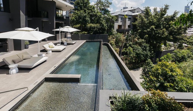 Kangaroo Point Apartment by Urban Rest