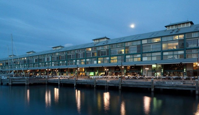 King Size Studio With Water View, Walk To The City