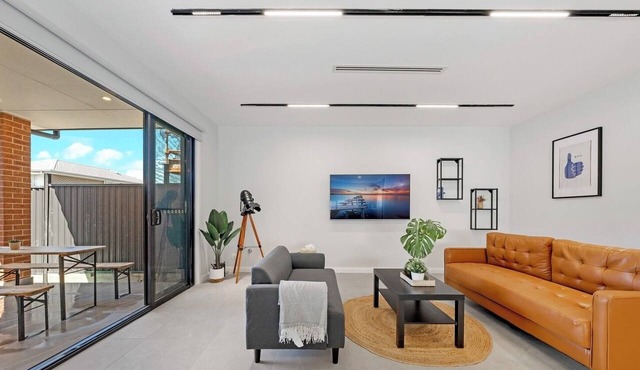 KozyGuru | Cobbitty | Brand New Stylish 4BR House