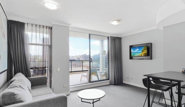 KozyGuru | Haymarket | Best Location + Big Balcony