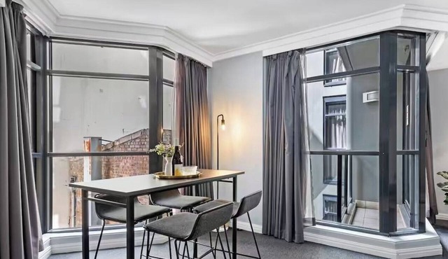 KozyGuru | Haymarket | Modern 1 Apt Best Location