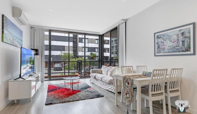 KOZYGURU Penrith Cosy 2BED 2BATH APT + FREE Parking NPE081