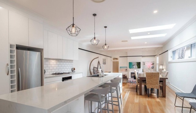KozyGuru | Rose Bay | 3BR Steps to Beach + Parking