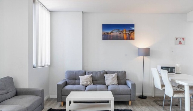 KozyGuru | Rosebery | Stylish Apt with Parking
