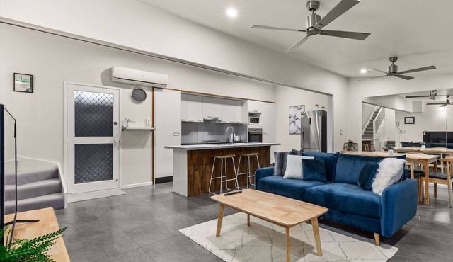 KozyGuru | Spring Hill | 2 Bed 2.5 Bath