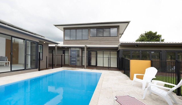 La Dolce Villa - acerage with a pool.