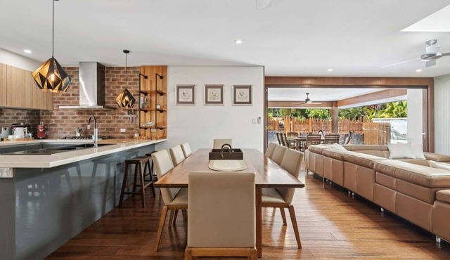 La Playa - Sleeps 10, Pet Friendly, Pool, Gym, Fire pit & room for the whole crew